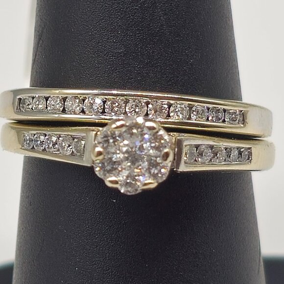 GOLD DIAMOND RING - Picture 1 of 4
